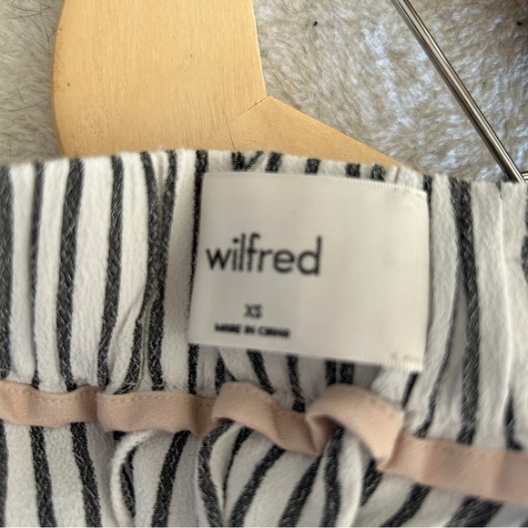 Aritzia Wilfred Faun Pant Striped, wide-leg pant - Picture 8 of 8